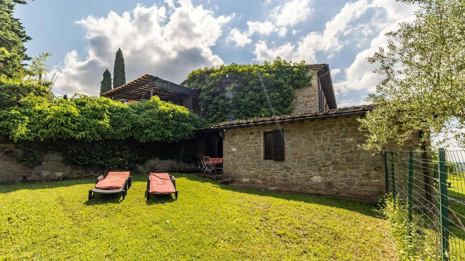 Farm stay Fattoria Montalbano Villa Reggello Italy